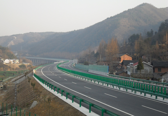 18、陜西省 十堰至天水聯(lián)絡(luò)線陜西境安康至漢中公路工程