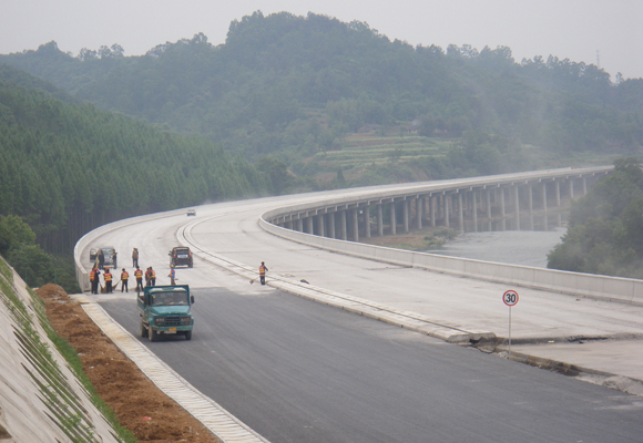 14、陜西省 十堰至天水聯(lián)絡(luò)線陜西境安康至漢中公路工程 響灘特大橋、桐車大橋、牧馬河大橋