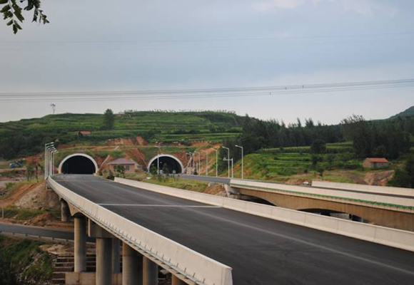 4、長春至深圳線（G25)青州至臨沭(魯蘇界)高速公路 穆陵關(guān)隧道